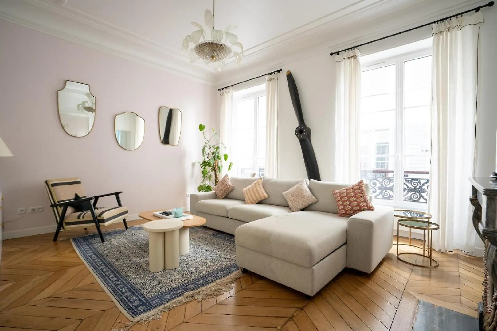 Guestready - A Classic Touch Of Parisian Glamour
